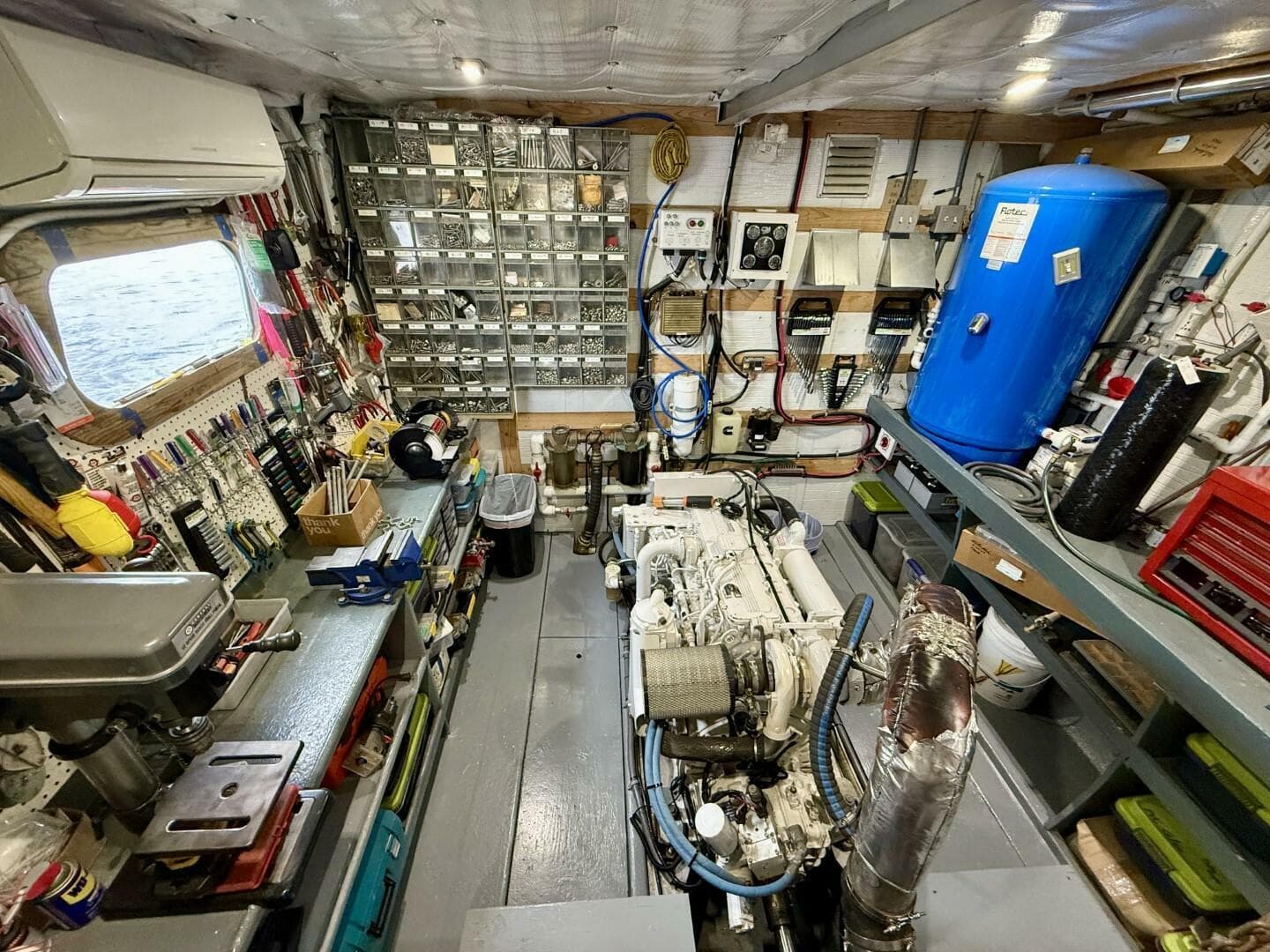 2018 Avenger Luxury Catamaran Coastal Cruiser — photo 40