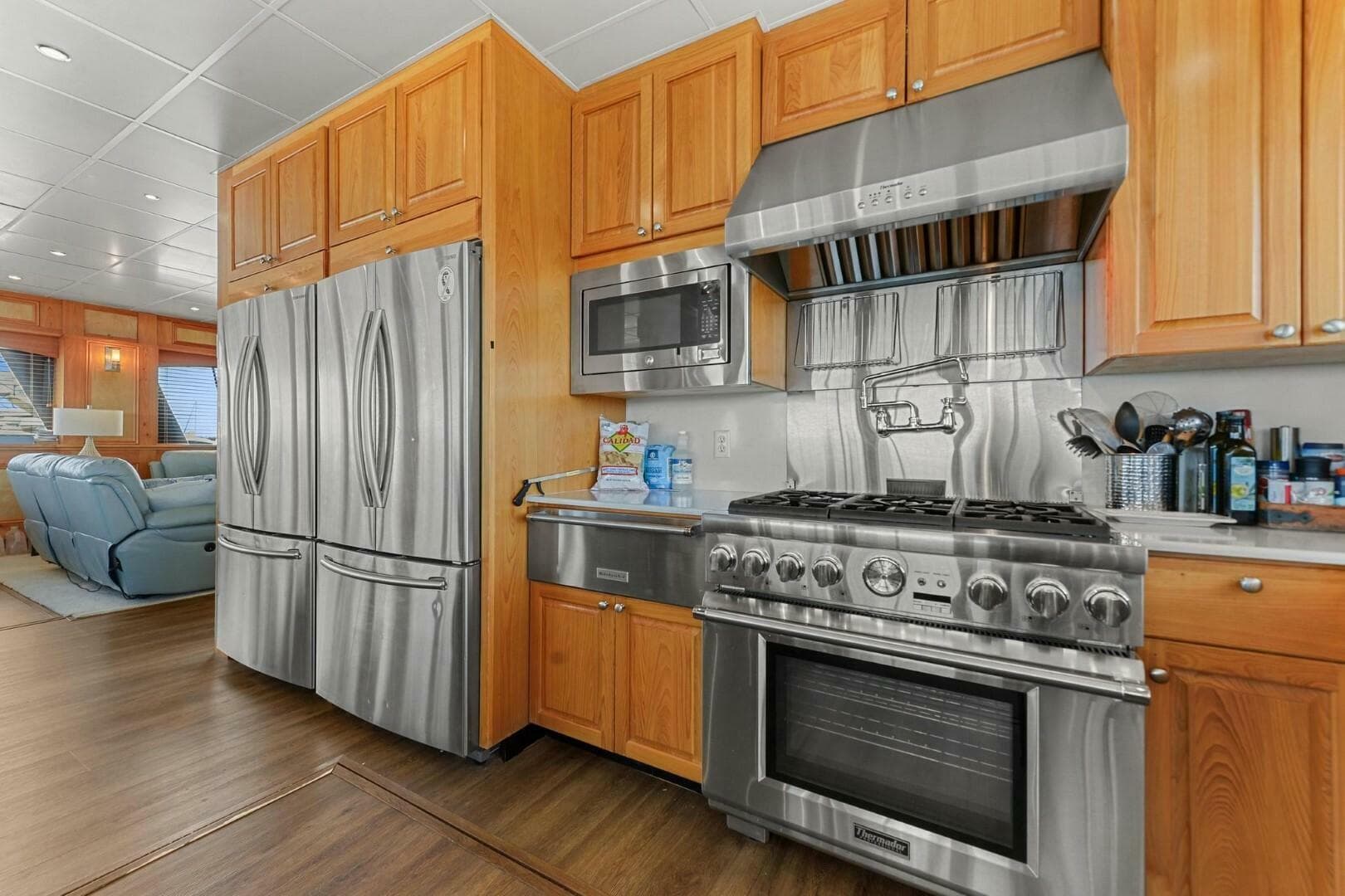 2018 Avenger Luxury Catamaran Coastal Cruiser — photo 18