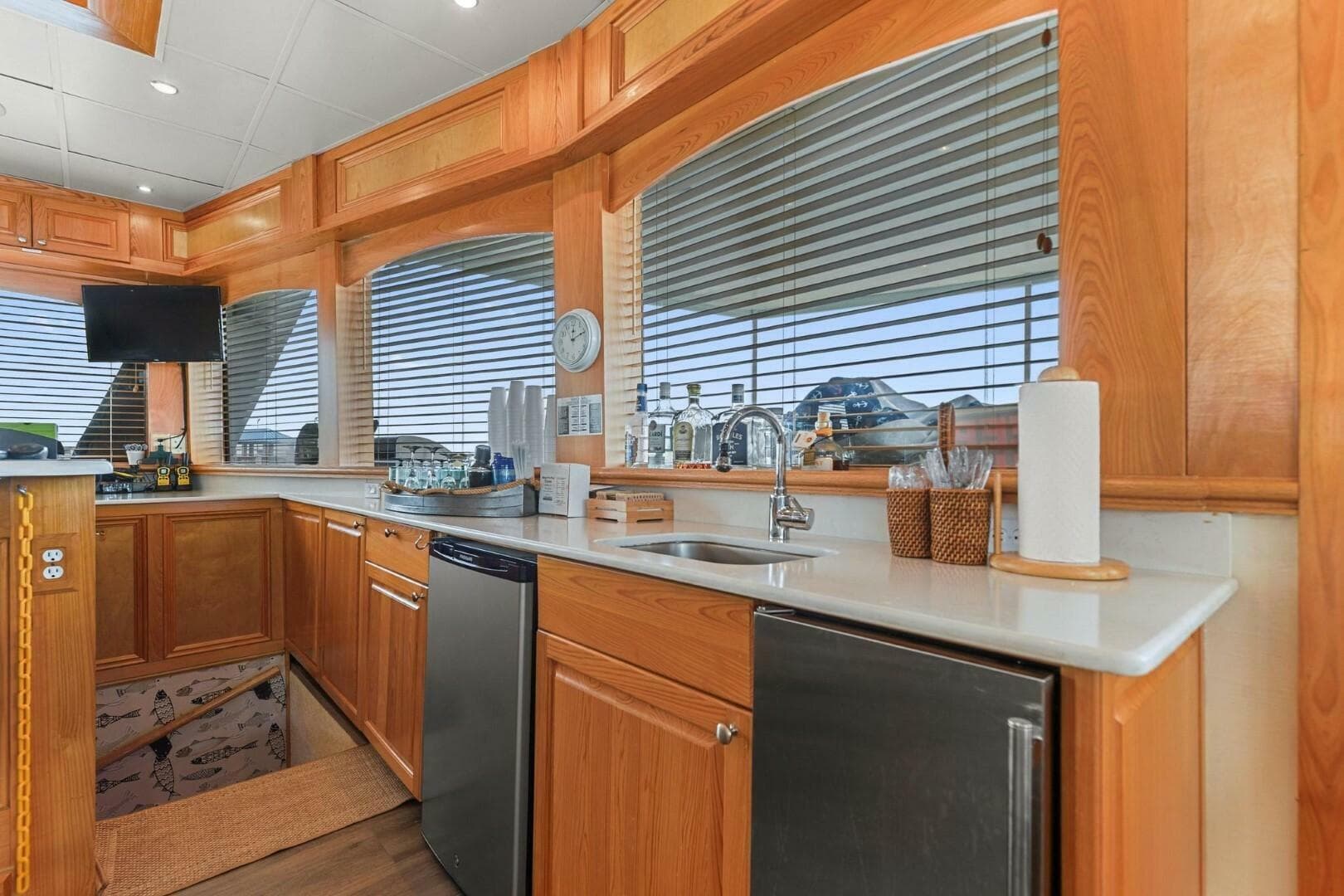 2018 Avenger Luxury Catamaran Coastal Cruiser — photo 16