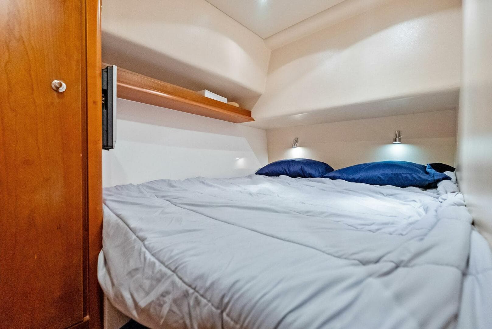 2006 Bertram Convertible — photo 42