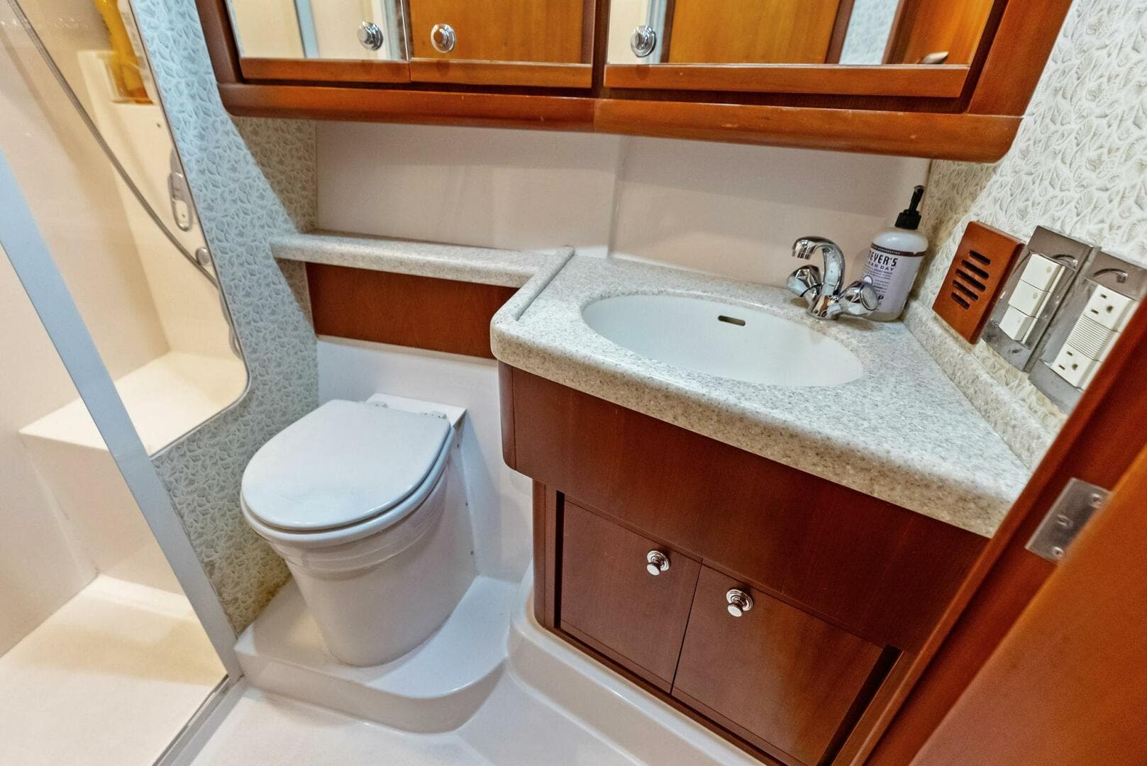 2006 Bertram Convertible — photo 40