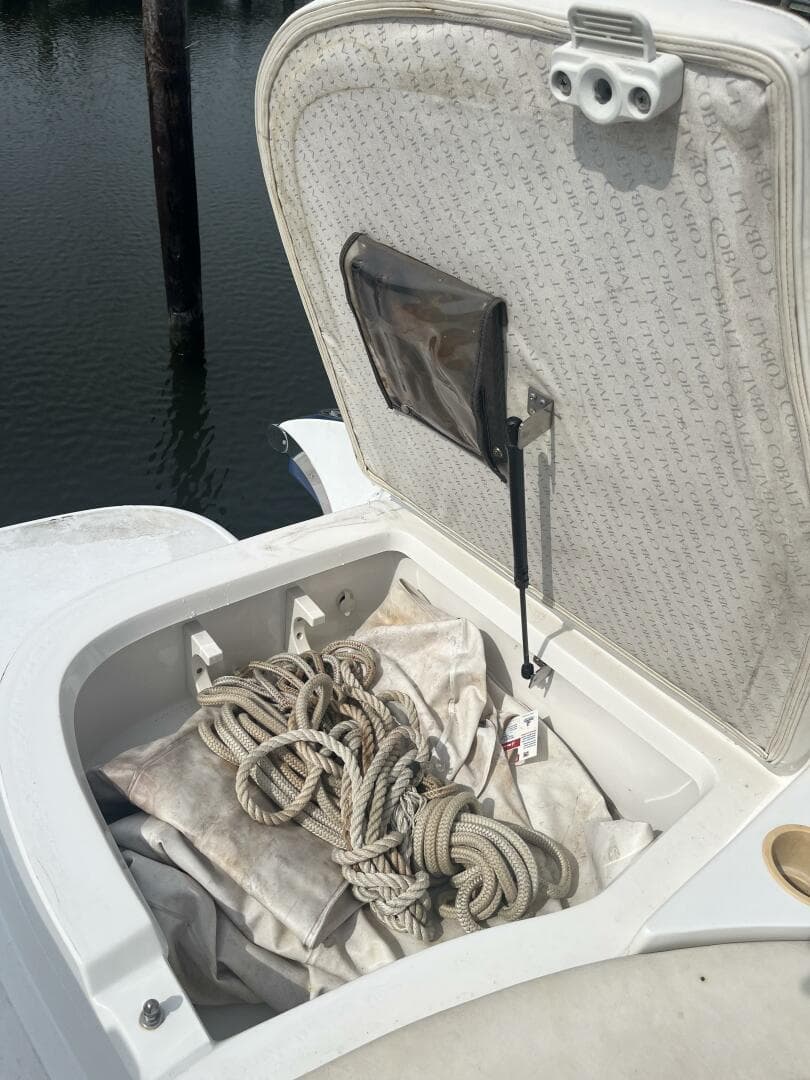 2002 Cobalt 282 — photo 17