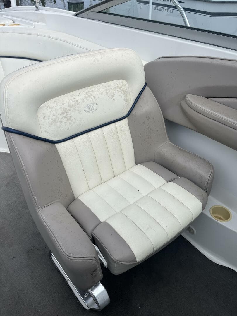 2002 Cobalt 282 — photo 4