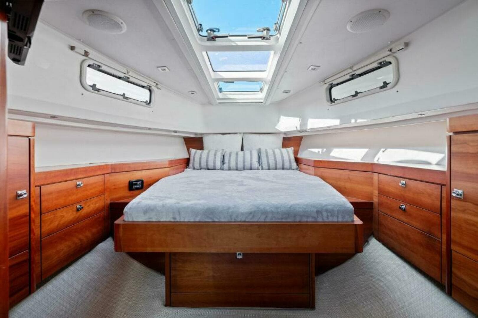 2011 Fjord 40 Open — photo 40