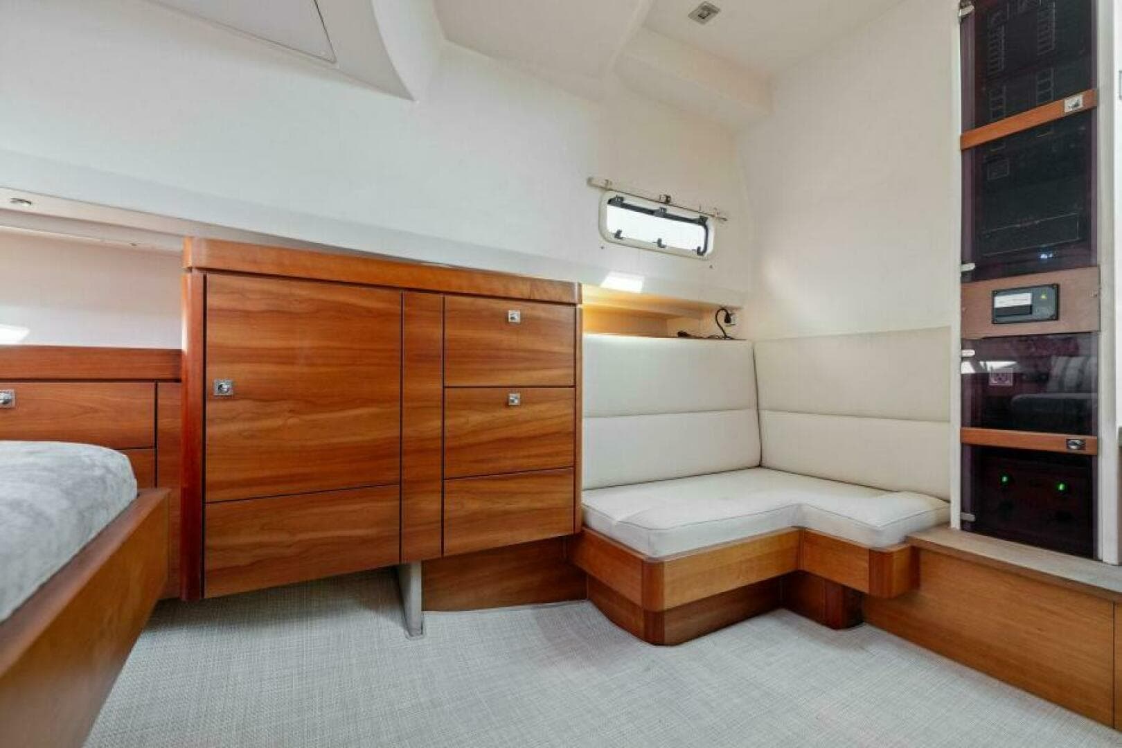 2011 Fjord 40 Open — photo 38