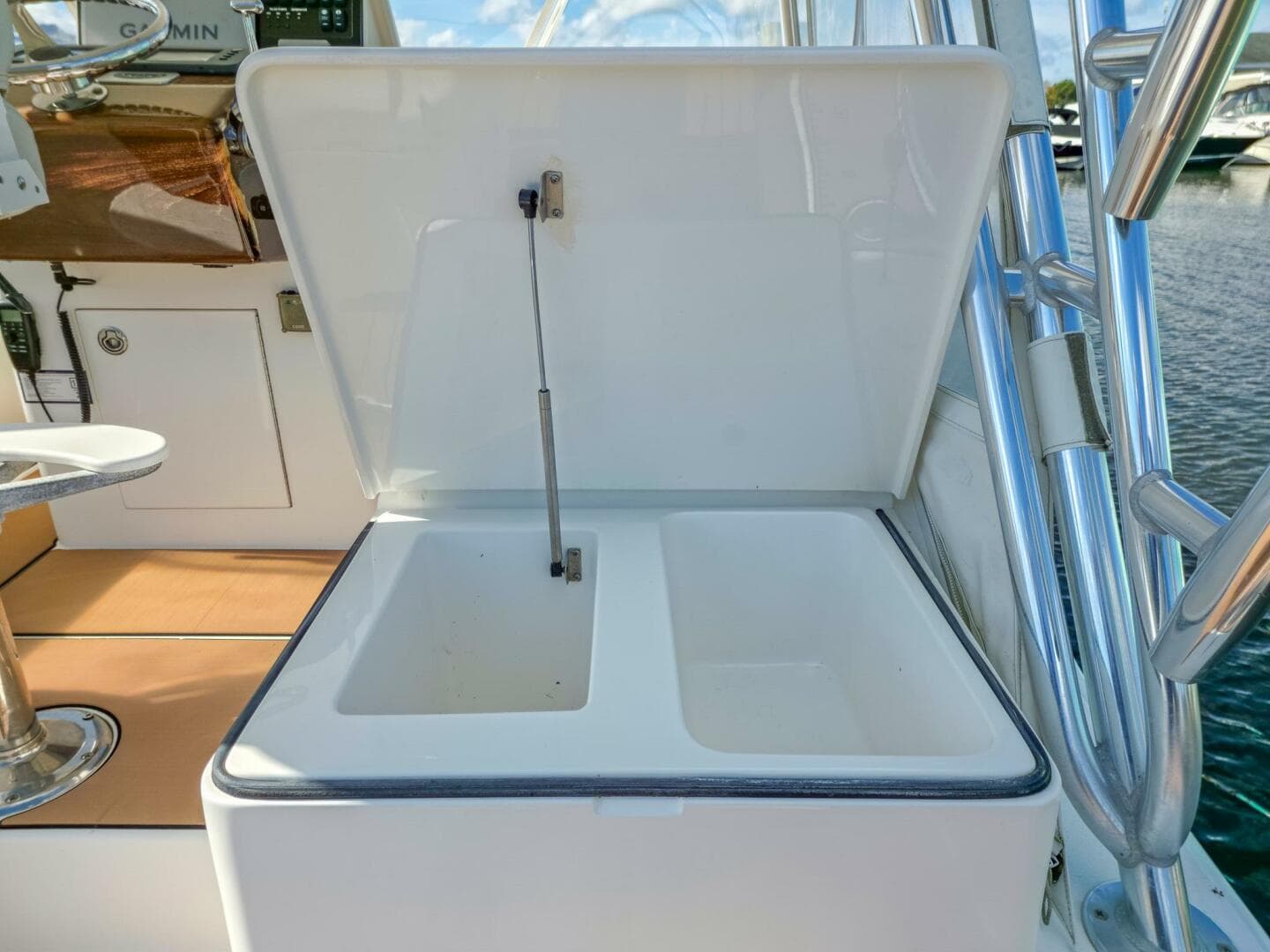 2005 Egg Harbor 35 Predator Express — photo 17