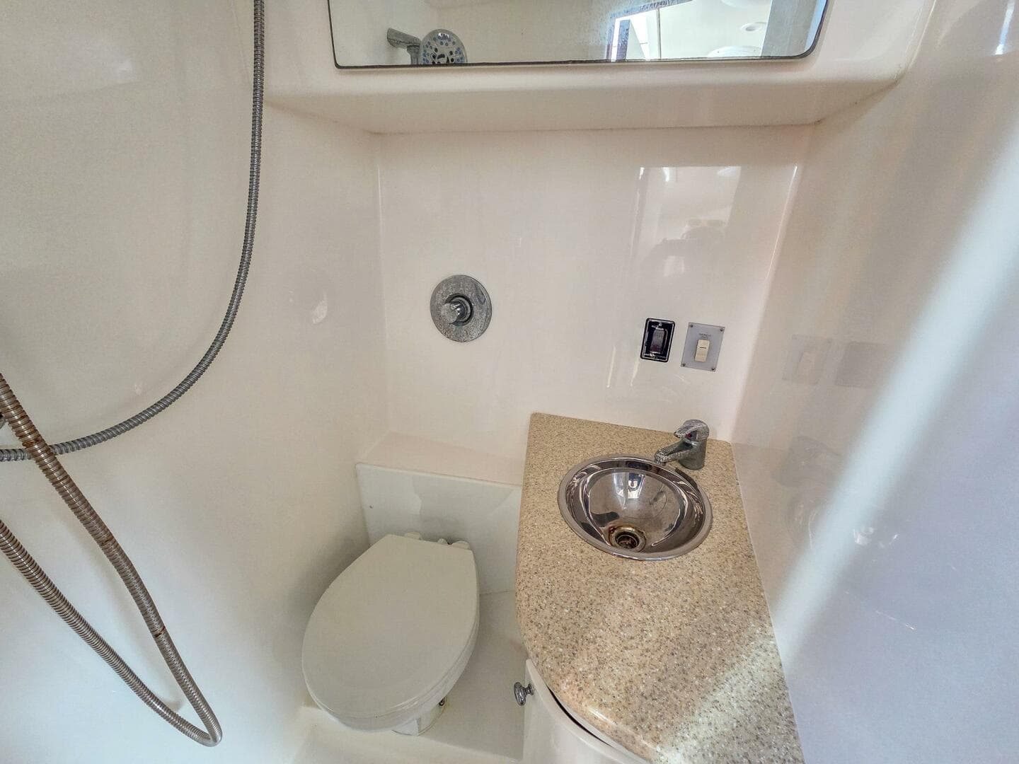 2005 Egg Harbor 35 Predator Express — photo 37