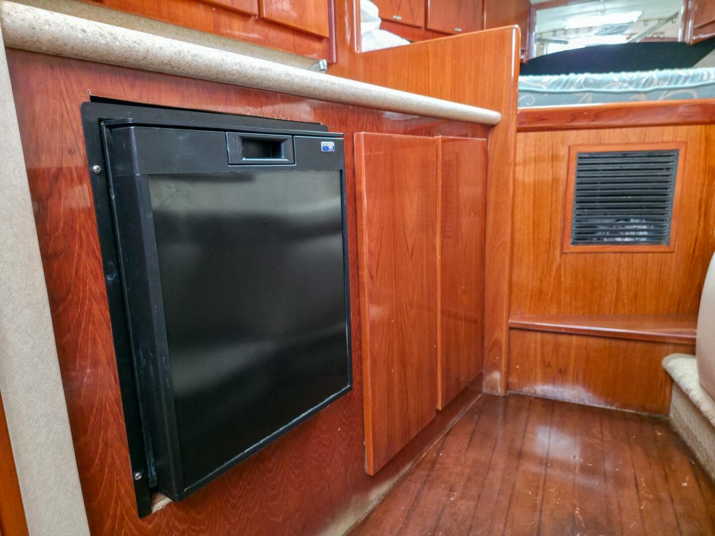 2005 Egg Harbor 35 Predator Express — photo 32