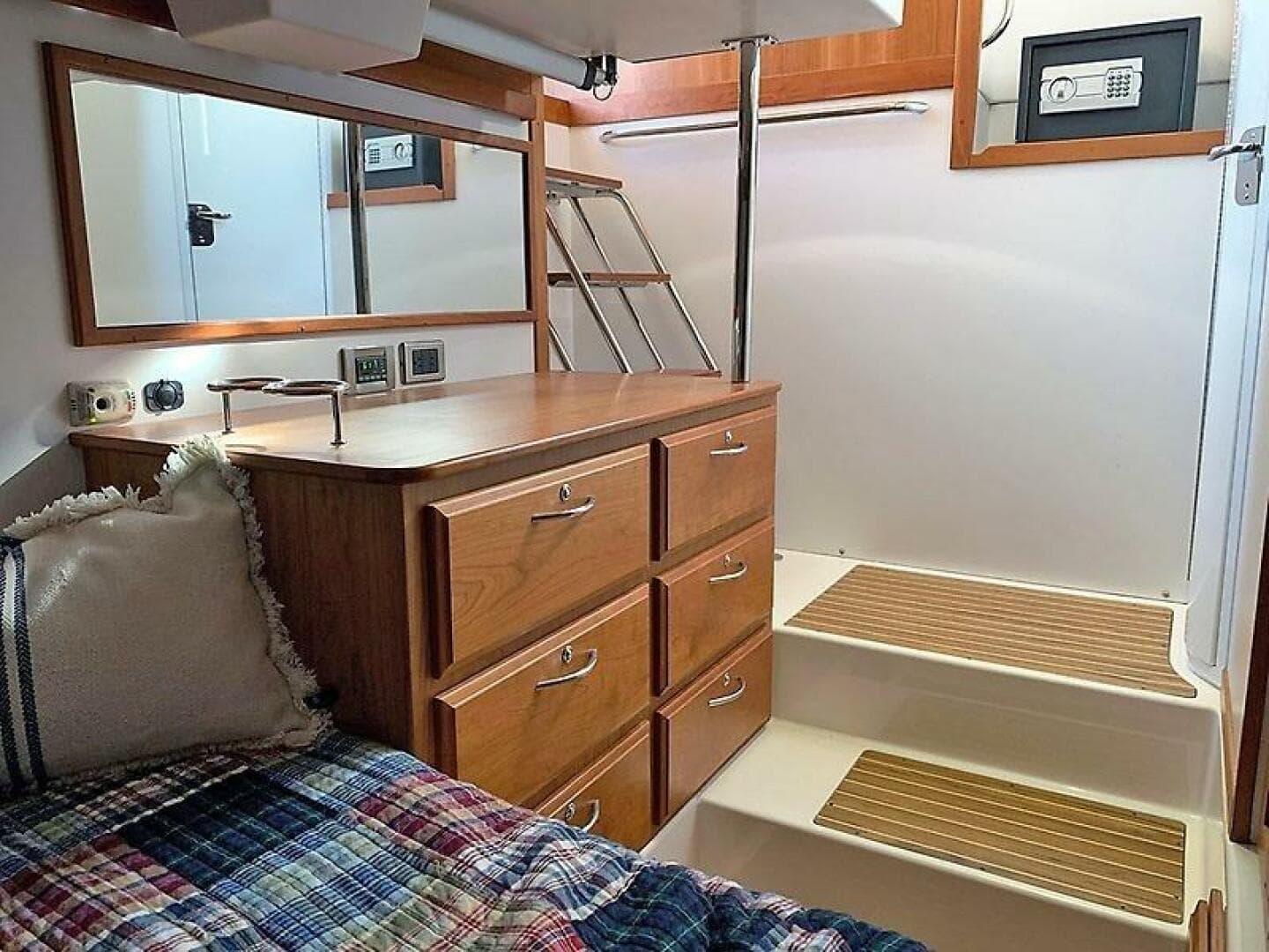 2012 Sabre Express — photo 19