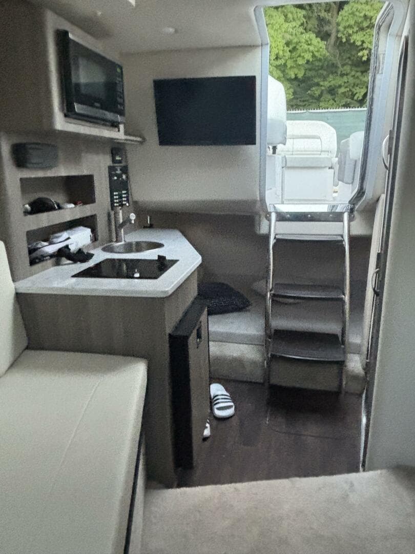 2021 Regal 26 Express — photo 8