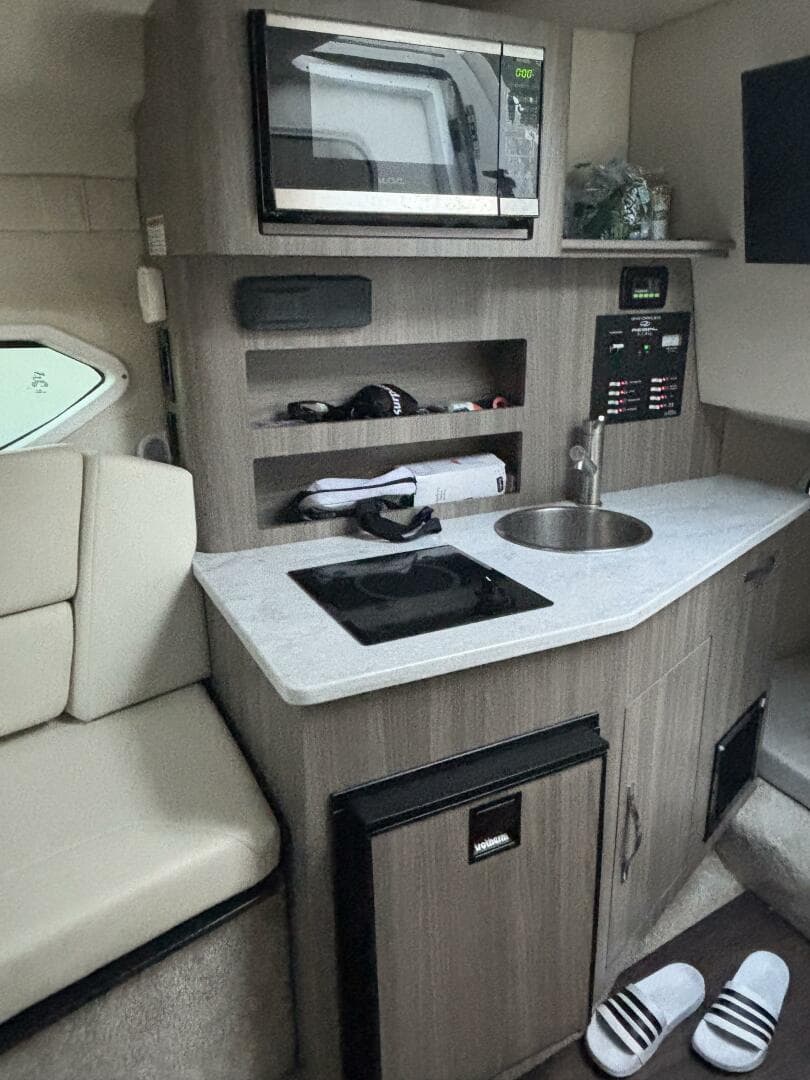 2021 Regal 26 Express — photo 7