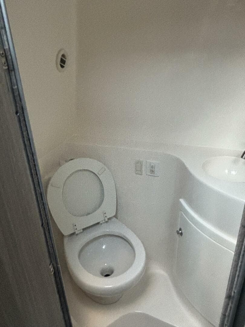 2021 Regal 26 Express — photo 10