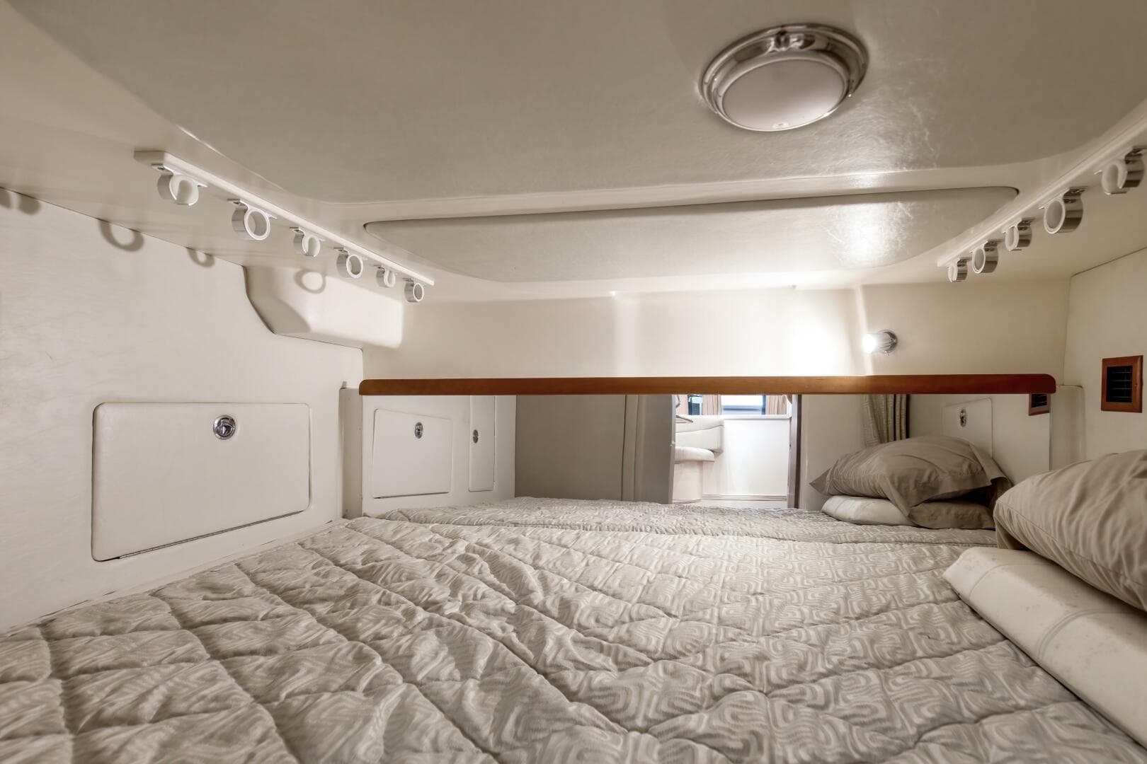 2016 Grady-White 370 Express — photo 10