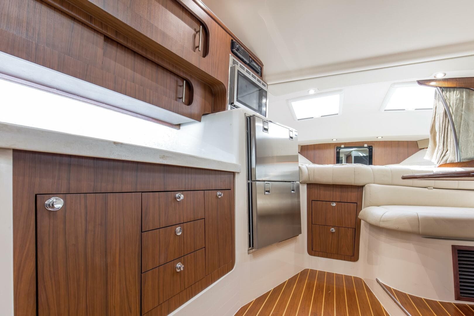 2016 Grady-White 370 Express — photo 2