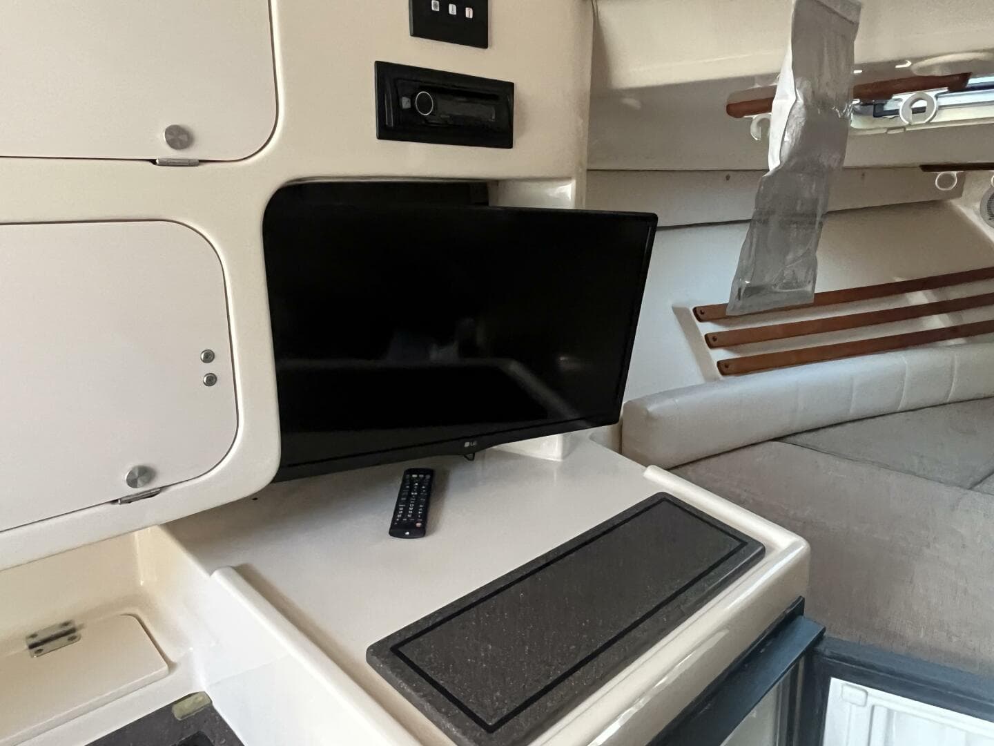 2003 Grady-White 330 Express — photo 41