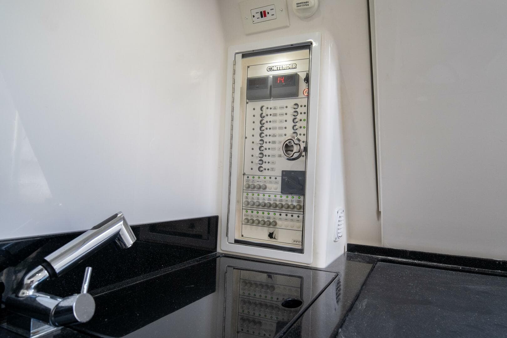 2023 Contender 39 Fisharound — photo 12