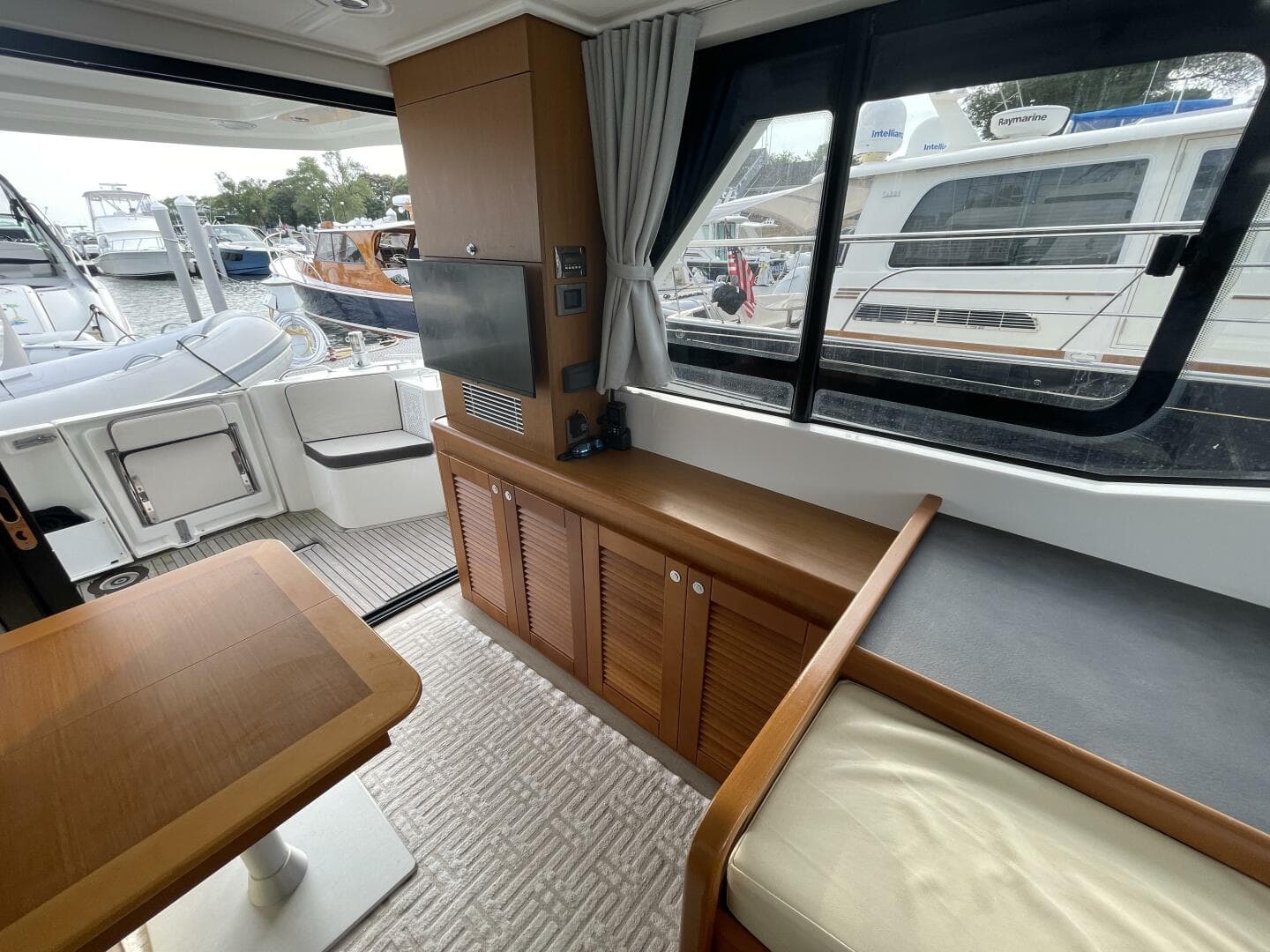 2018 Beneteau Swift Trawler 35- Flybridge — photo 40