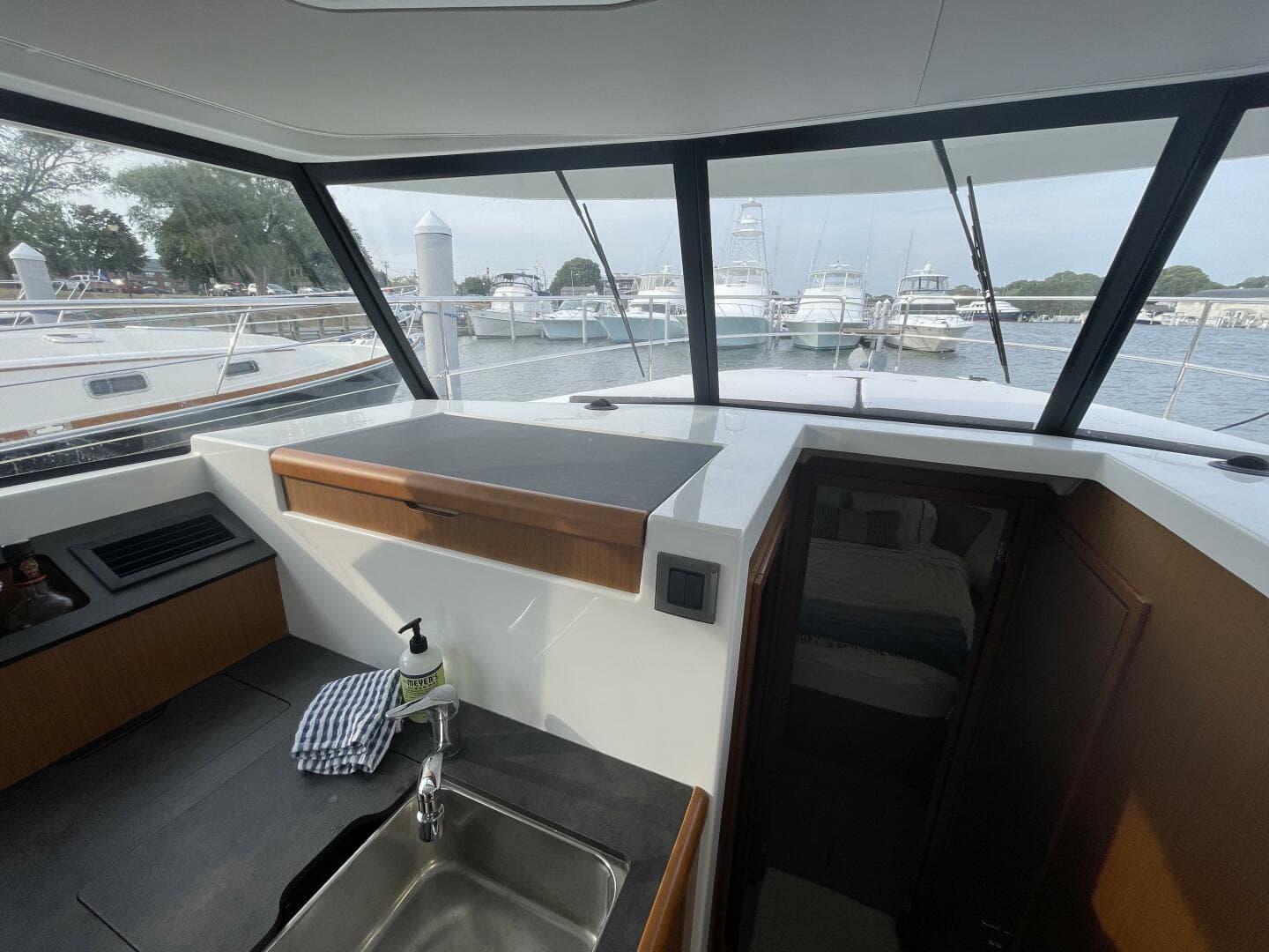 2018 Beneteau Swift Trawler 35- Flybridge — photo 55