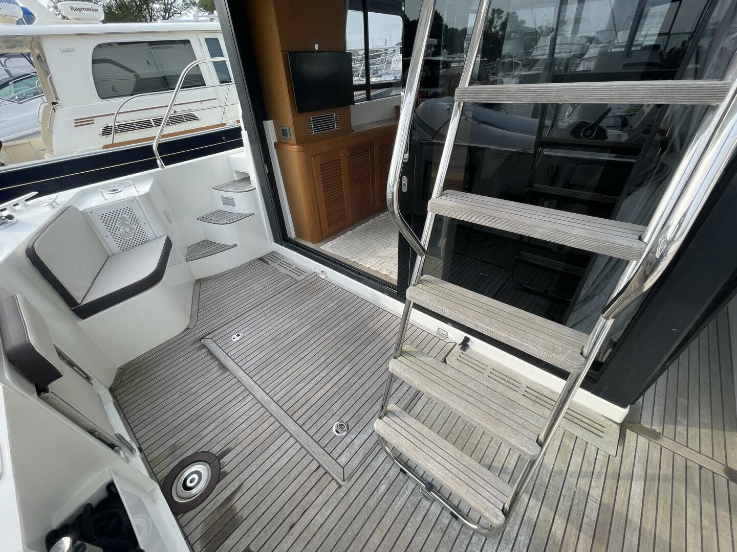 2018 Beneteau Swift Trawler 35- Flybridge — photo 82