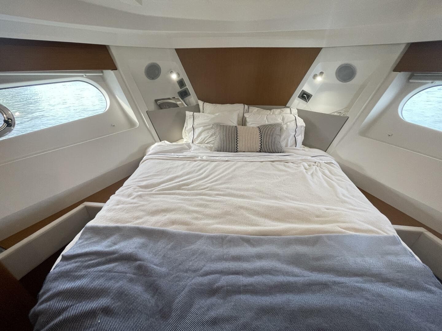 2018 Beneteau Swift Trawler 35- Flybridge — photo 63