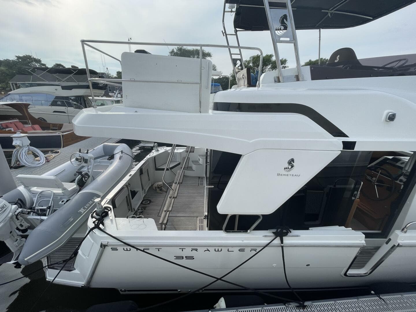 2018 Beneteau Swift Trawler 35- Flybridge — photo 17