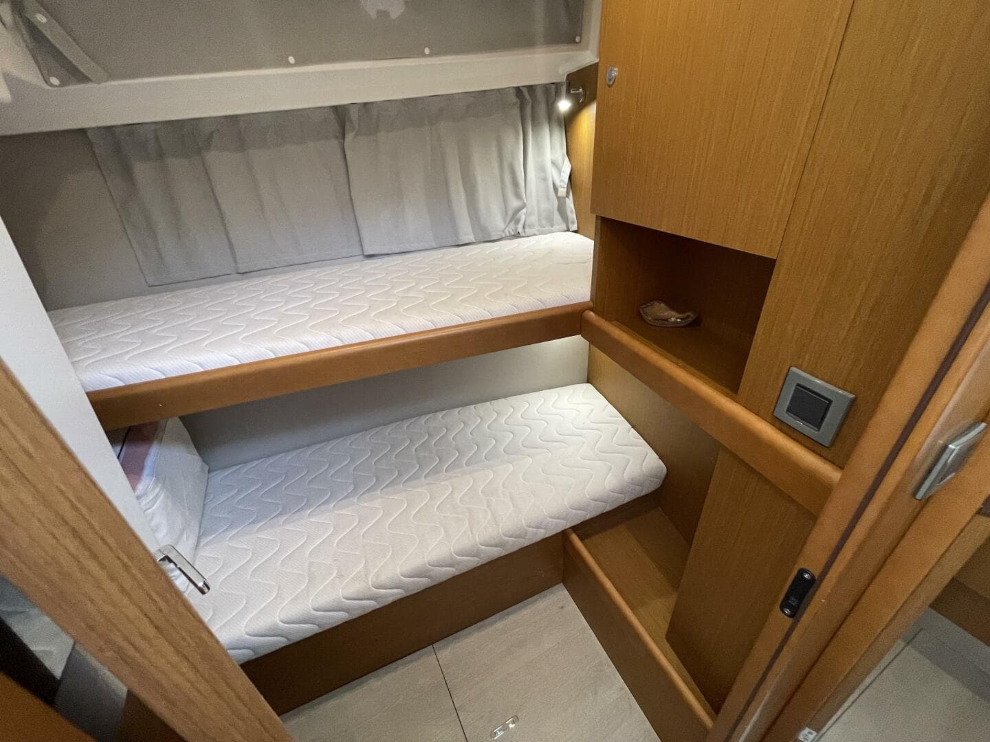 2018 Beneteau Swift Trawler 35- Flybridge — photo 60