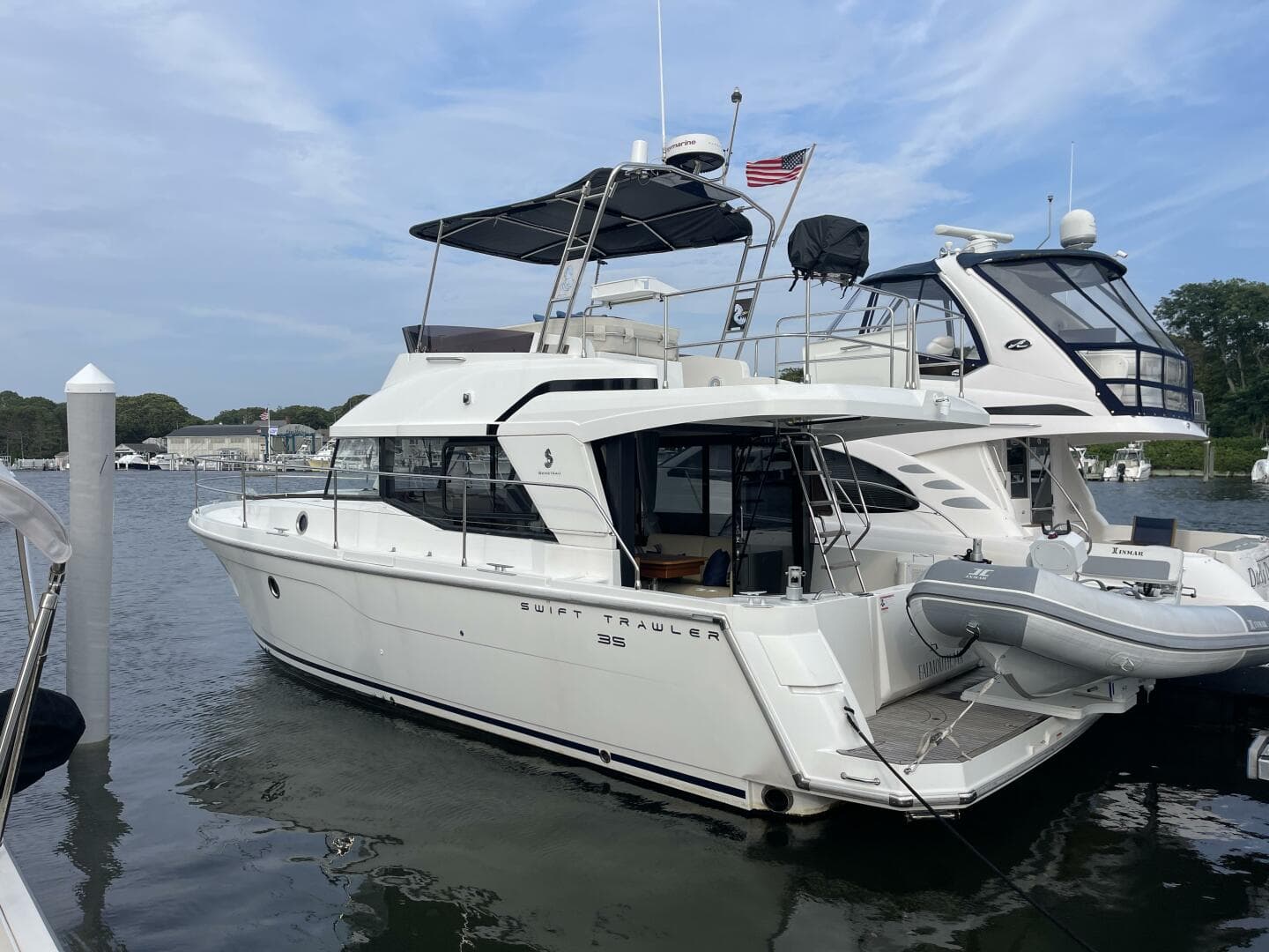 2018 Beneteau Swift Trawler 35- Flybridge — photo 3