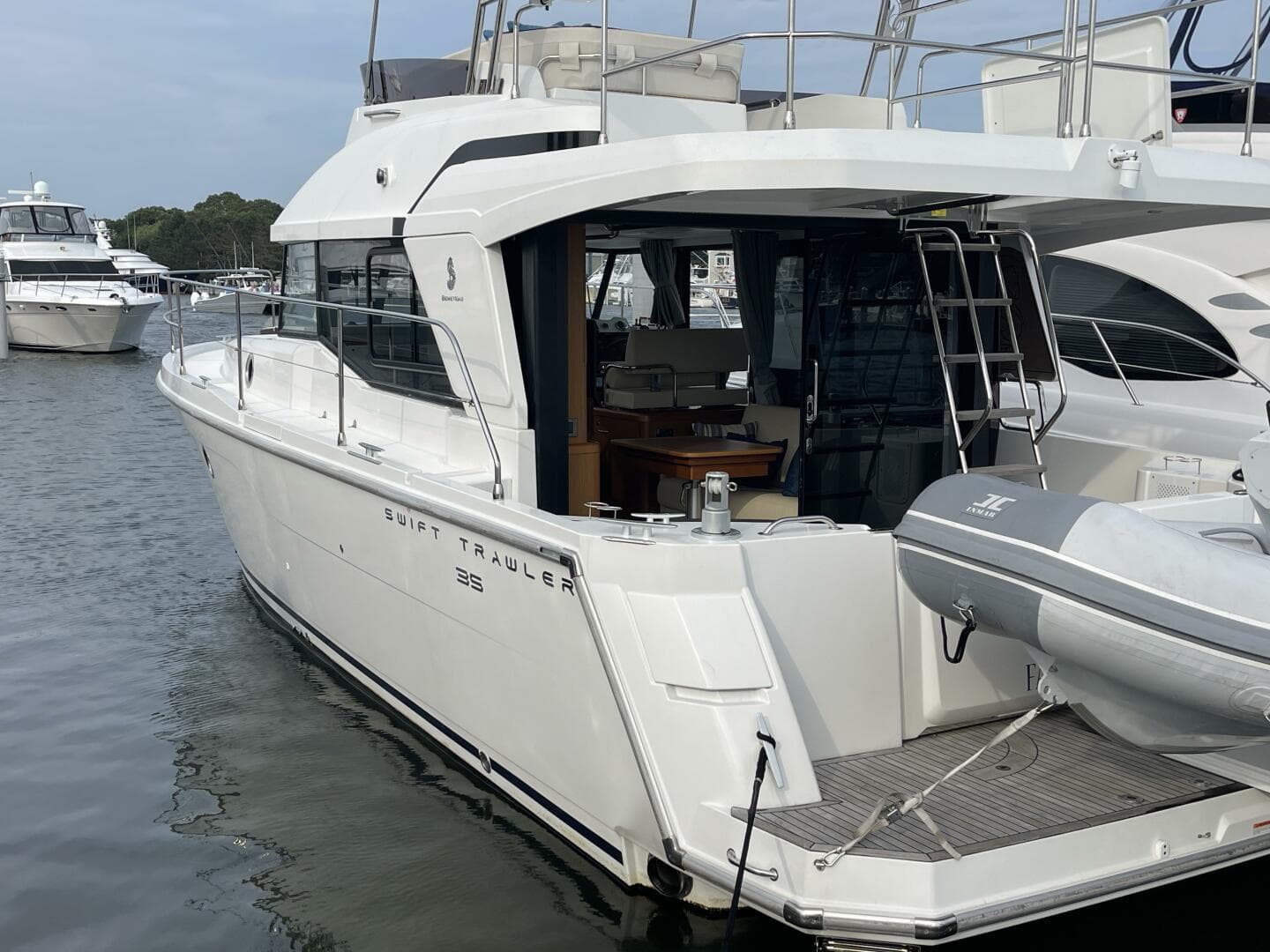 2018 Beneteau Swift Trawler 35- Flybridge — photo 5