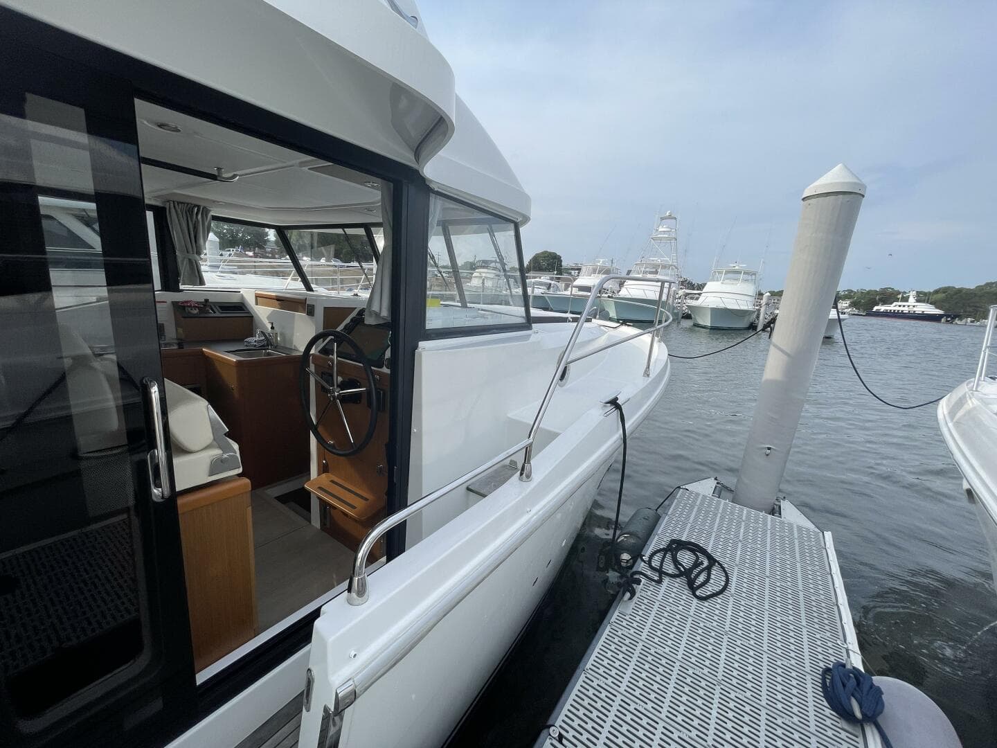 2018 Beneteau Swift Trawler 35- Flybridge — photo 25