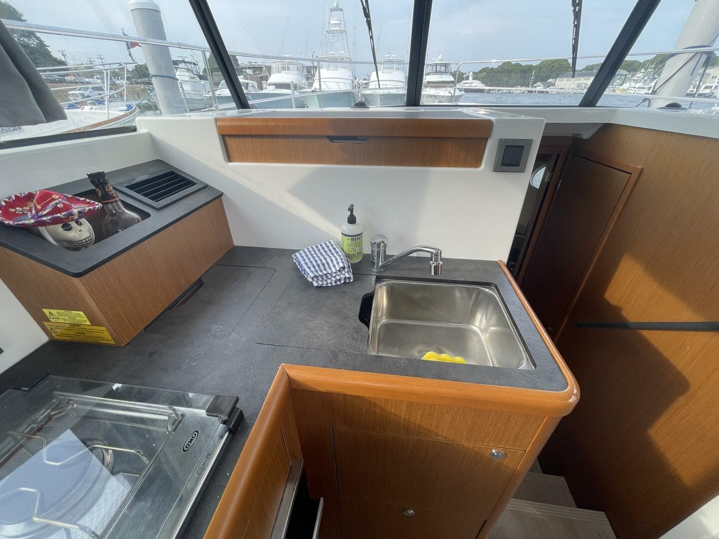 2018 Beneteau Swift Trawler 35- Flybridge — photo 34
