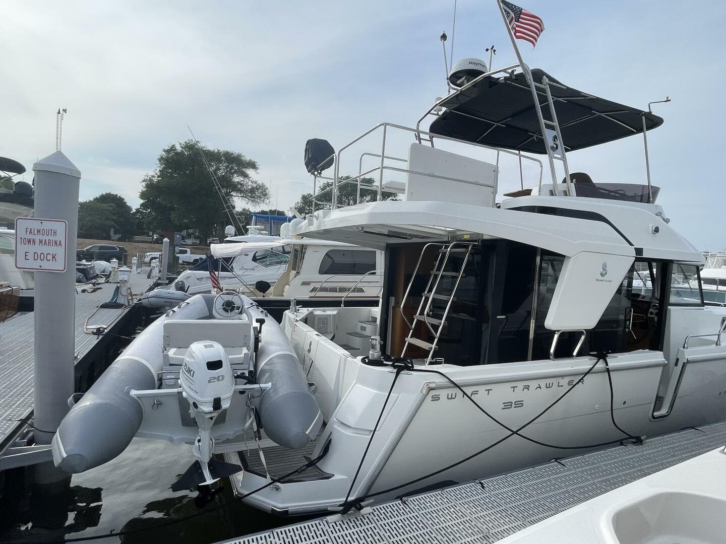 2018 Beneteau Swift Trawler 35- Flybridge — photo 14