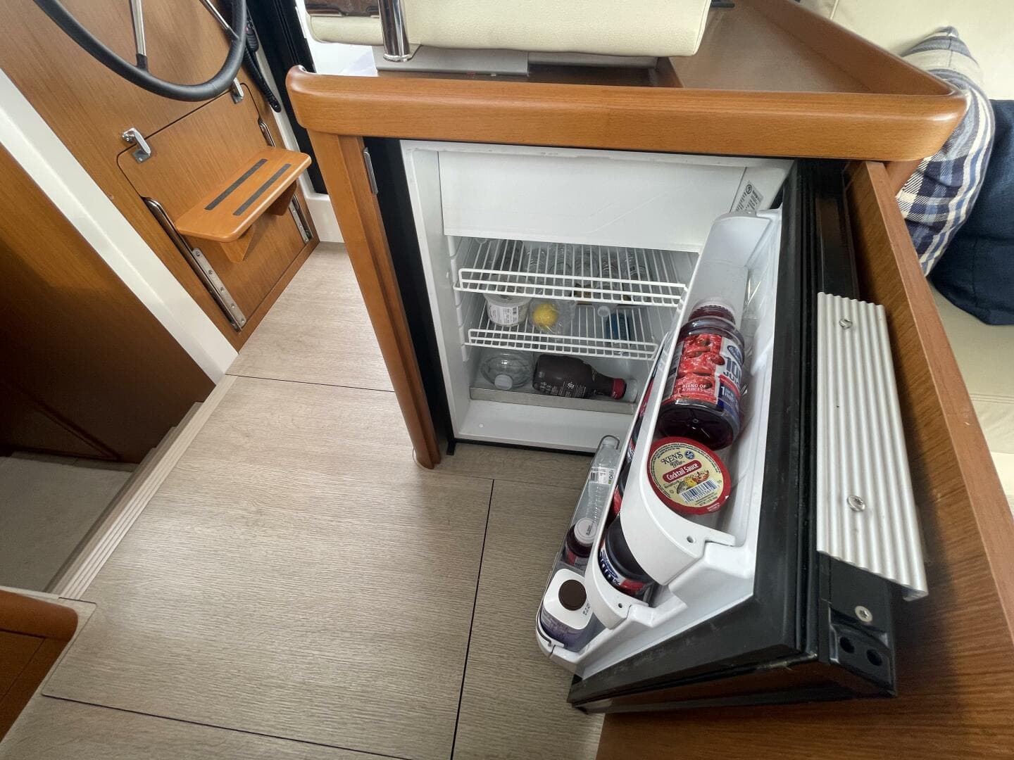 2018 Beneteau Swift Trawler 35- Flybridge — photo 43