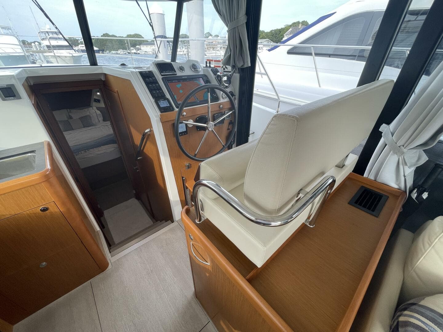 2018 Beneteau Swift Trawler 35- Flybridge — photo 36