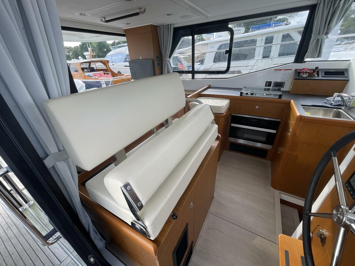 2018 Beneteau Swift Trawler 35- Flybridge — photo 29