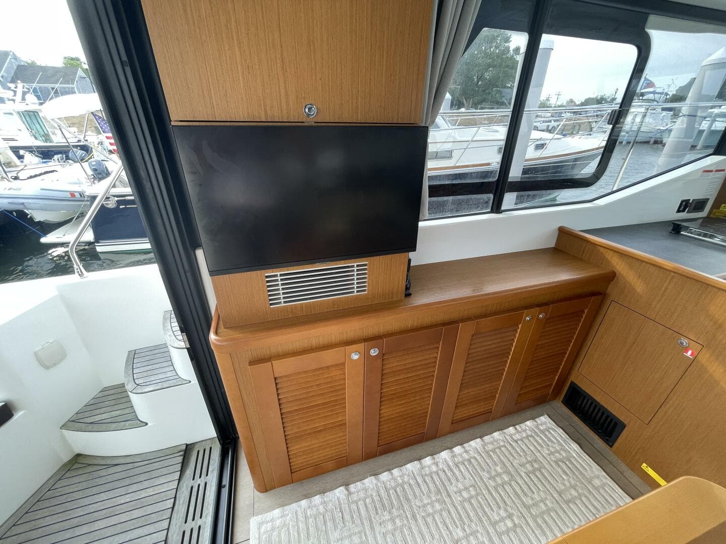 2018 Beneteau Swift Trawler 35- Flybridge — photo 49
