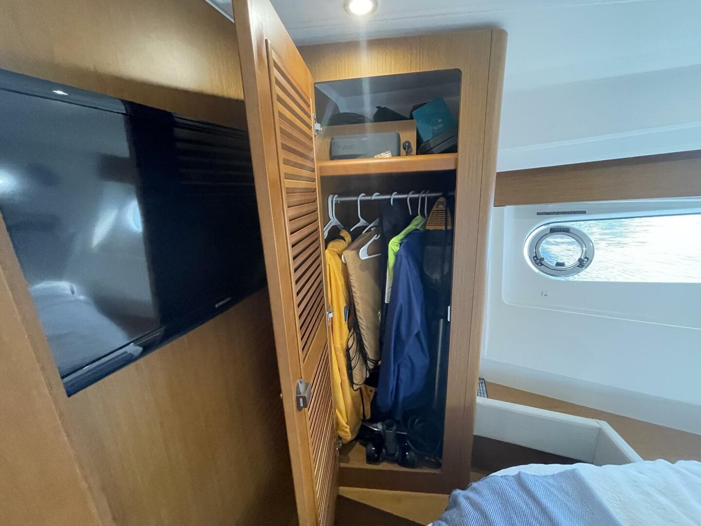 2018 Beneteau Swift Trawler 35- Flybridge — photo 68