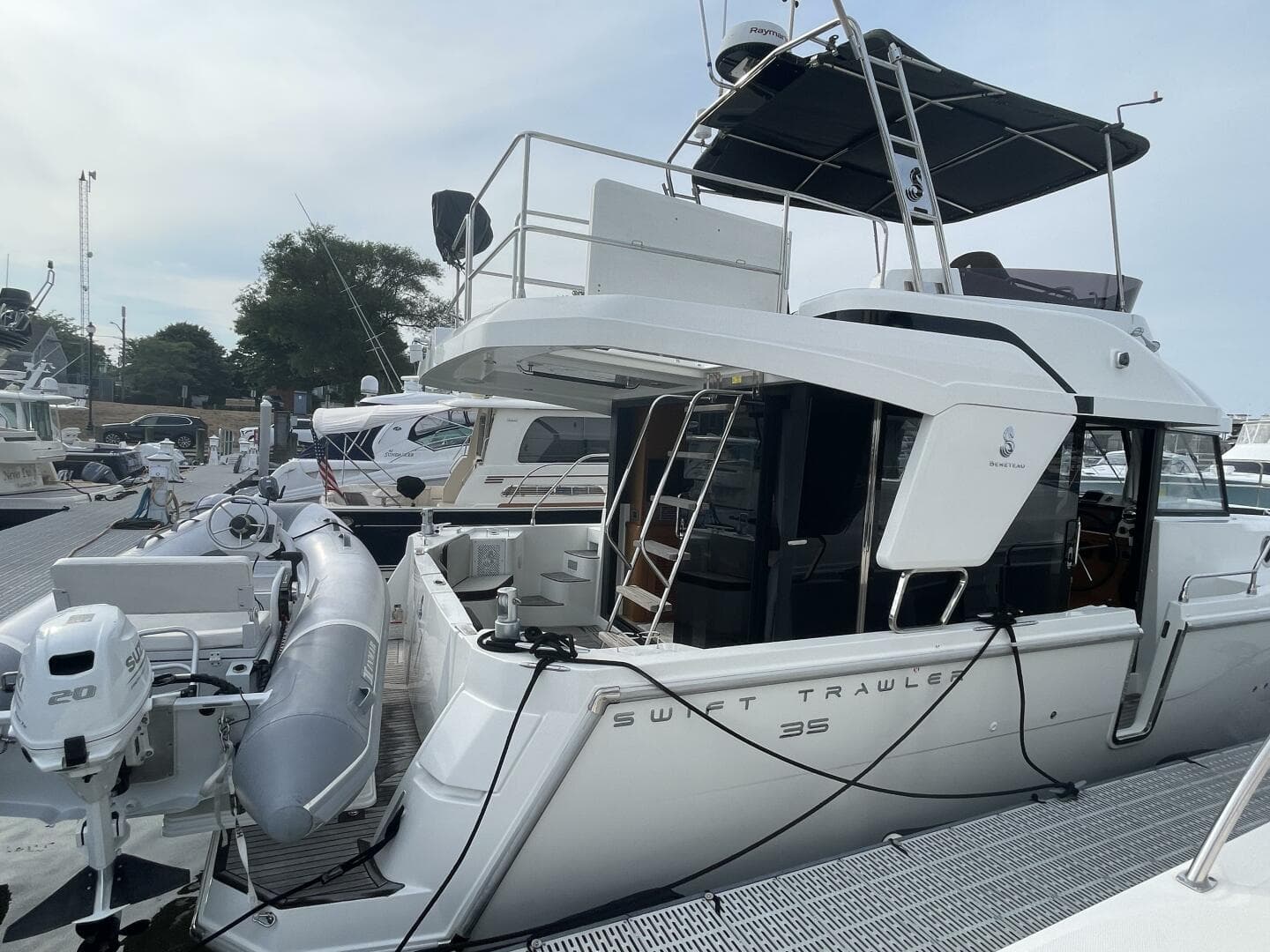 2018 Beneteau Swift Trawler 35- Flybridge — photo 15