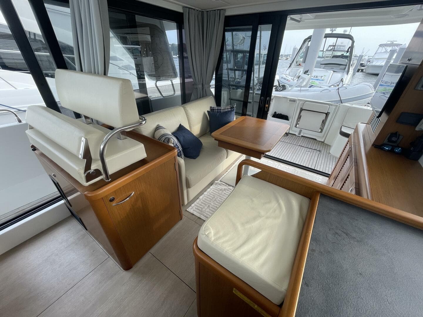 2018 Beneteau Swift Trawler 35- Flybridge — photo 41