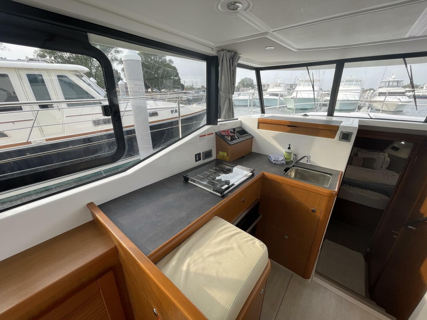 2018 Beneteau Swift Trawler 35- Flybridge — photo 53