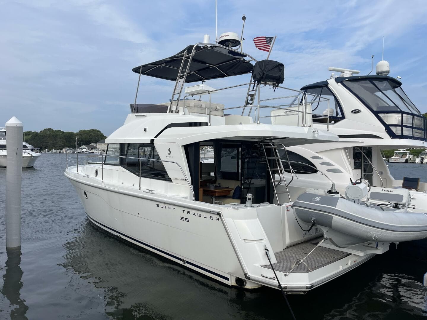 2018 Beneteau Swift Trawler 35- Flybridge — photo 2