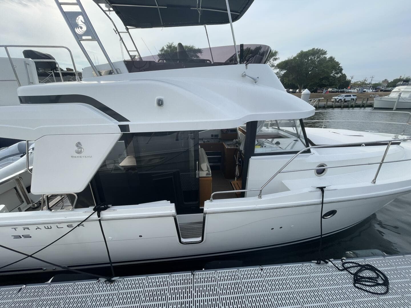2018 Beneteau Swift Trawler 35- Flybridge — photo 19