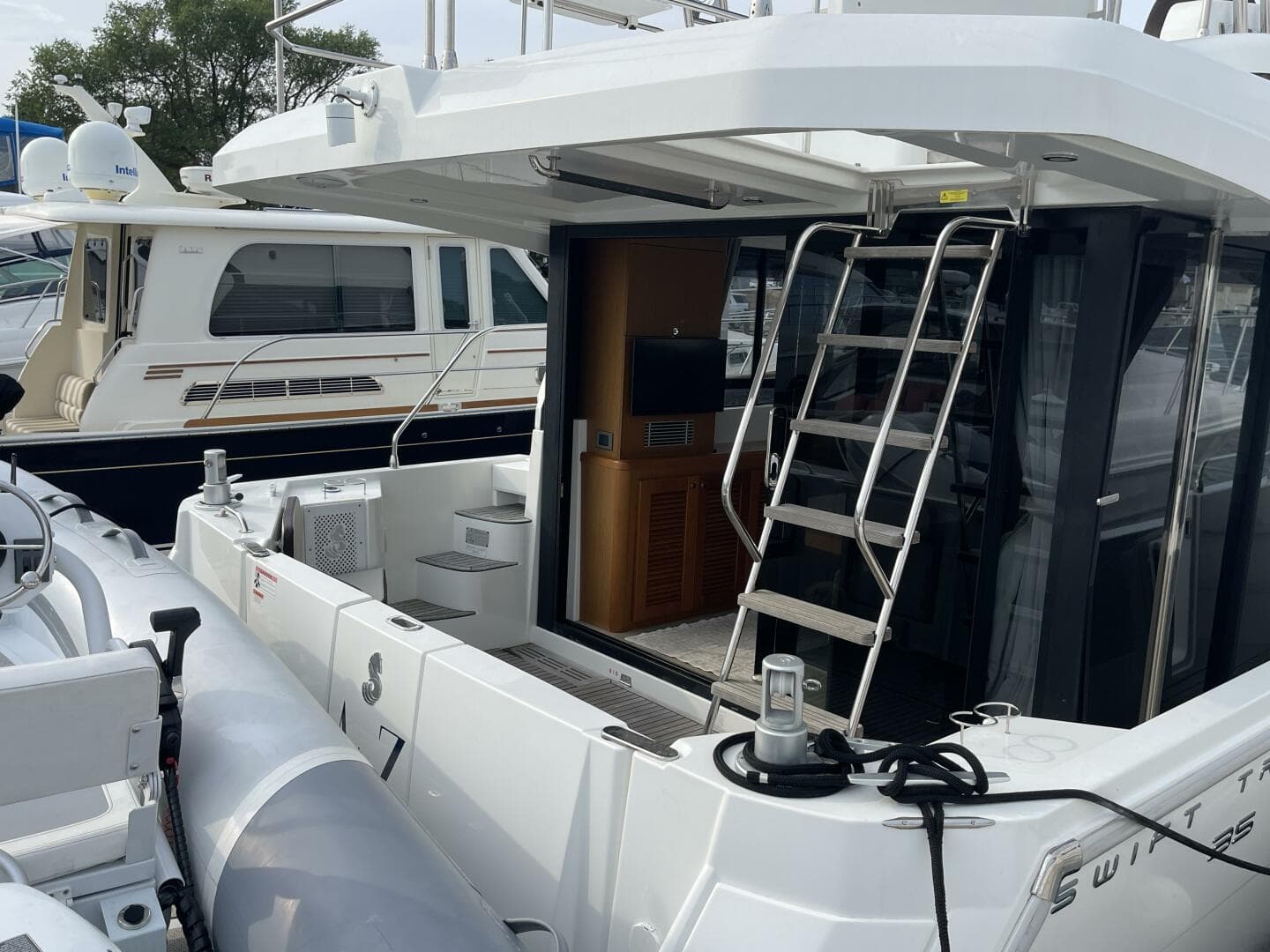 2018 Beneteau Swift Trawler 35- Flybridge — photo 12