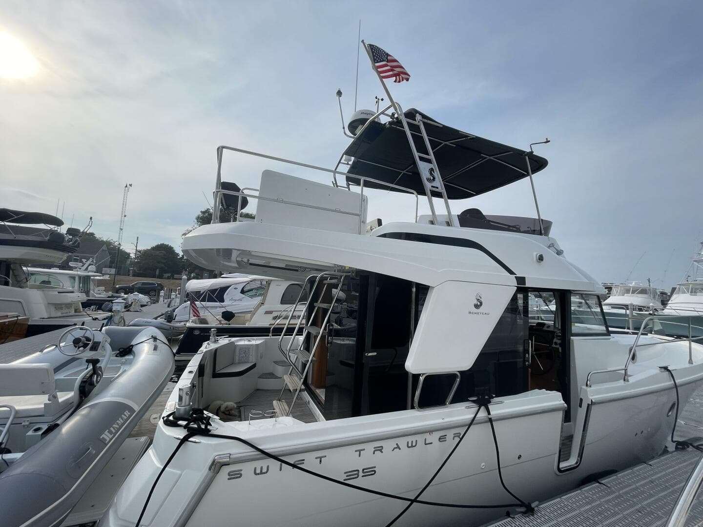 2018 Beneteau Swift Trawler 35- Flybridge — photo 16