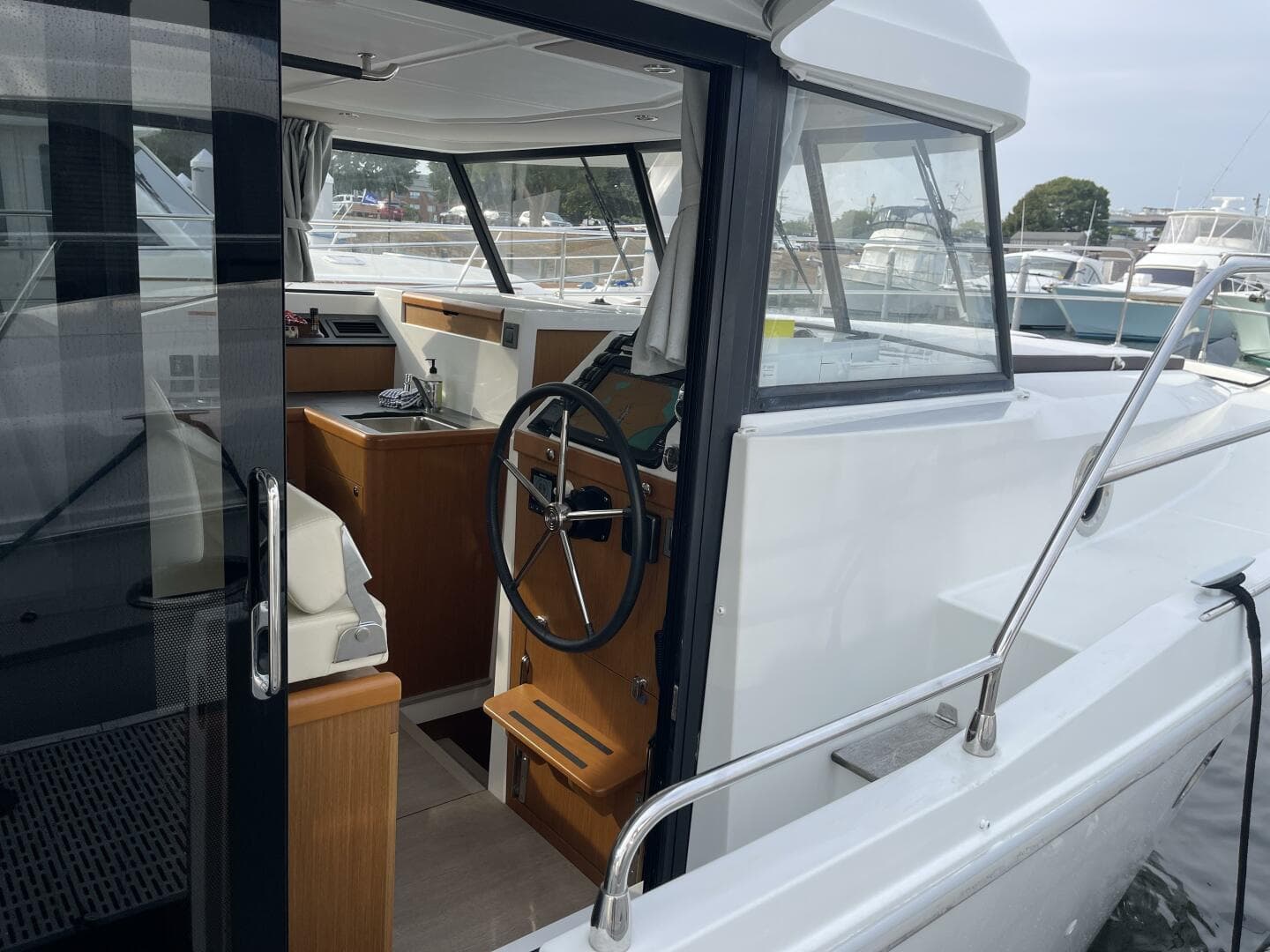 2018 Beneteau Swift Trawler 35- Flybridge — photo 24
