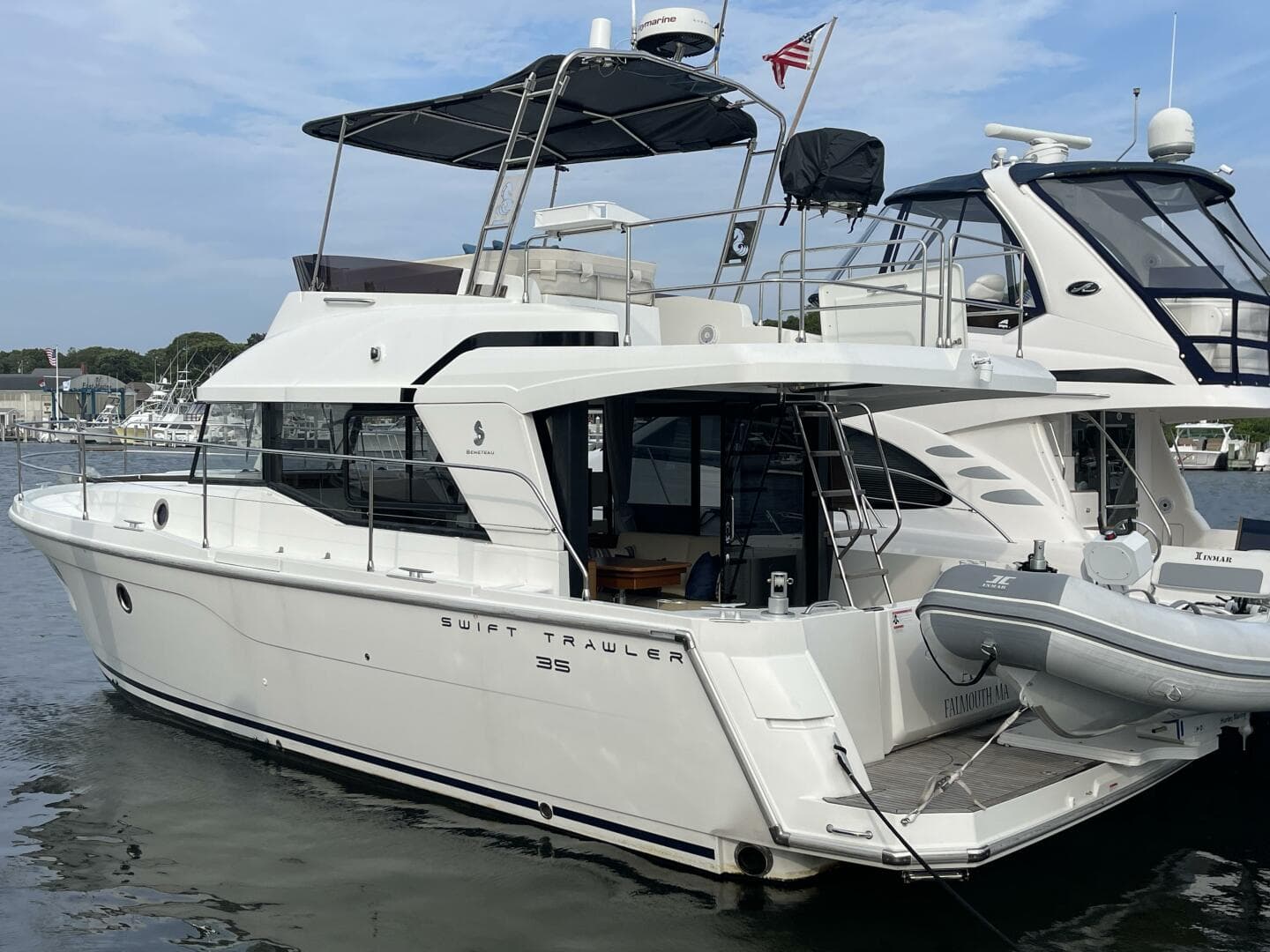 2018 Beneteau Swift Trawler 35- Flybridge — photo 4