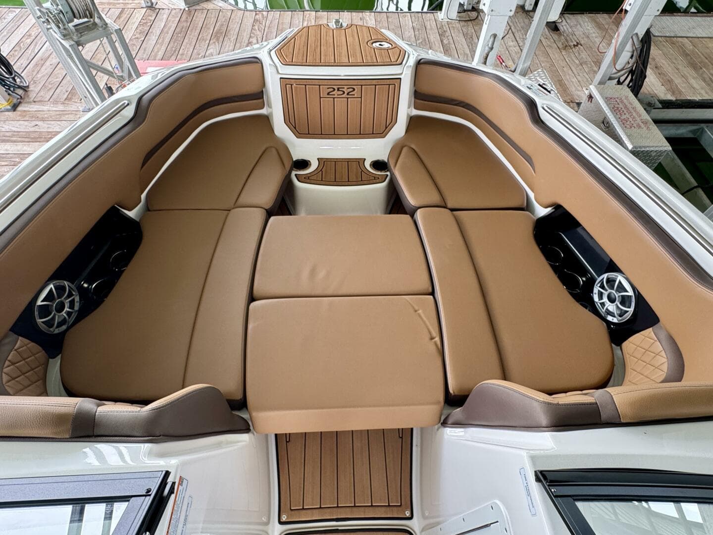 2024 Yamaha Boats 252 SD — photo 74