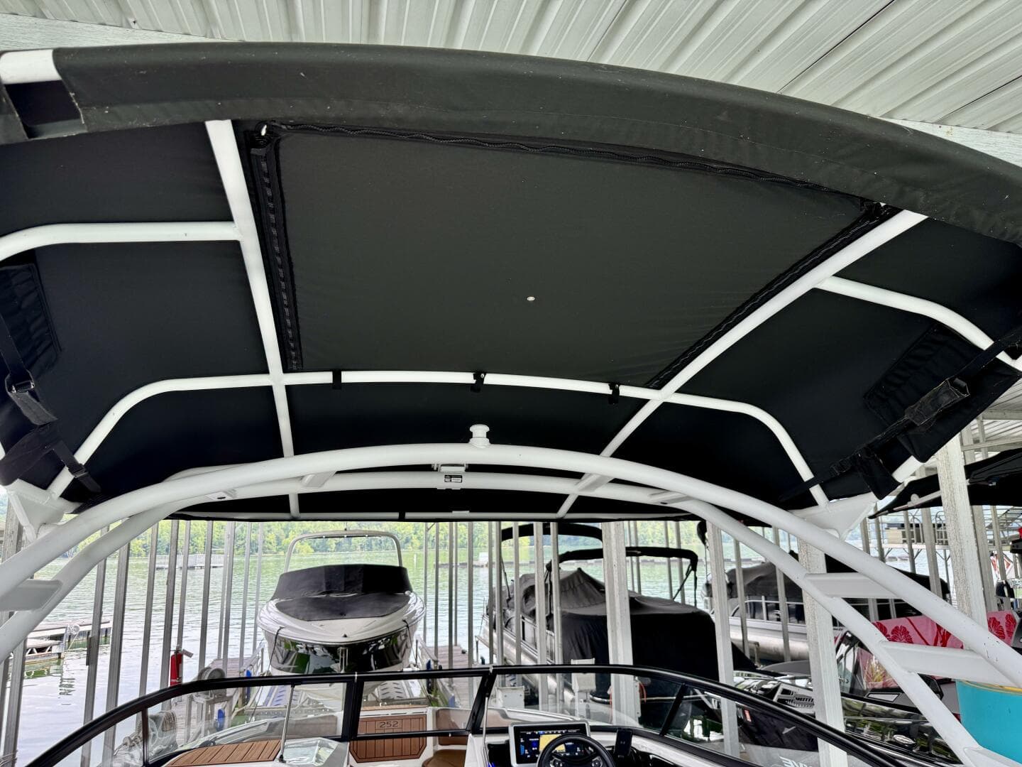 2024 Yamaha Boats 252 SD — photo 36