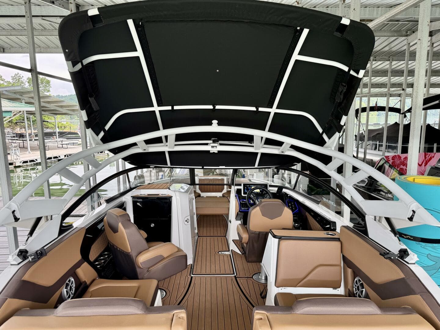 2024 Yamaha Boats 252 SD — photo 34