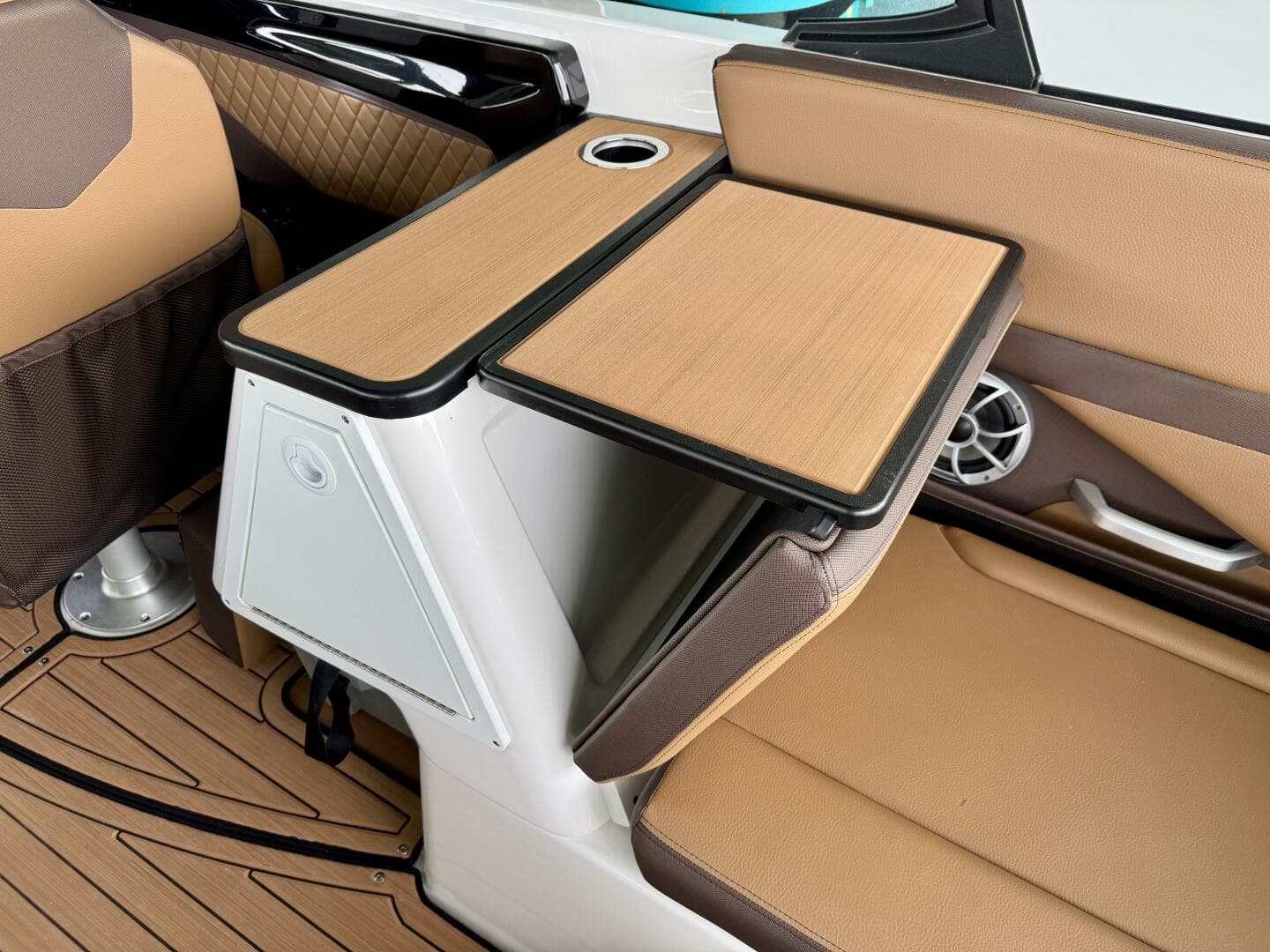 2024 Yamaha Boats 252 SD — photo 85