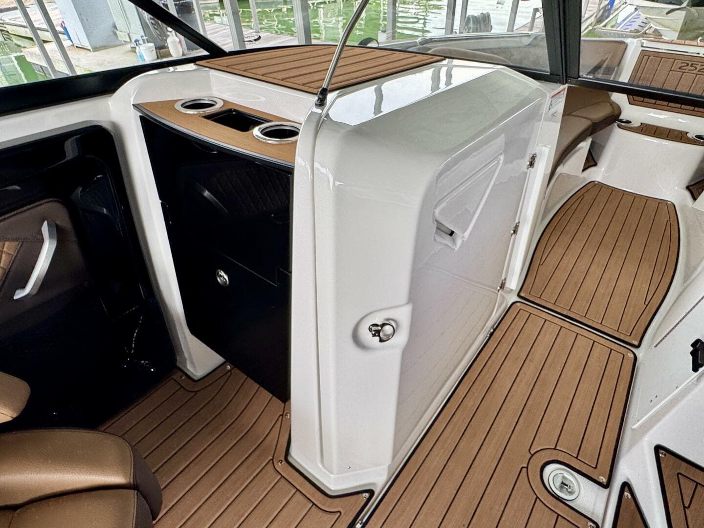 2024 Yamaha Boats 252 SD — photo 60
